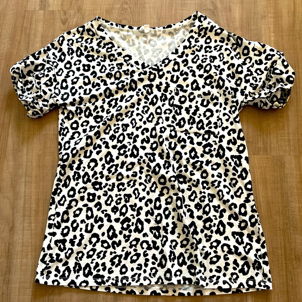 Cheetah v-neck tshirt